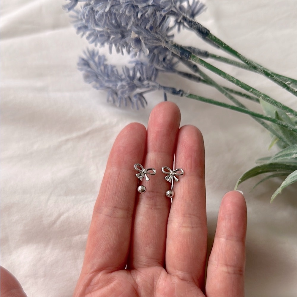 NWT, Elegant Sterling Silver Bow Earrings, OS